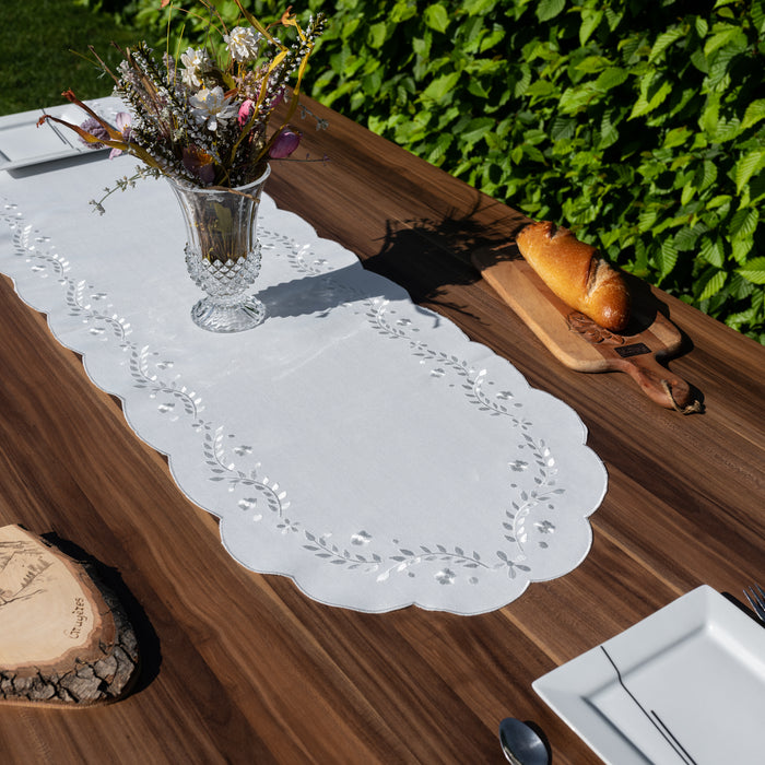 Chemin de table Fleurs blanches