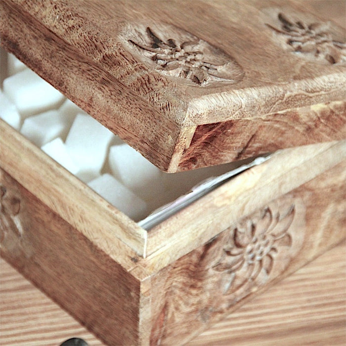 Boîte à sucre sculptée