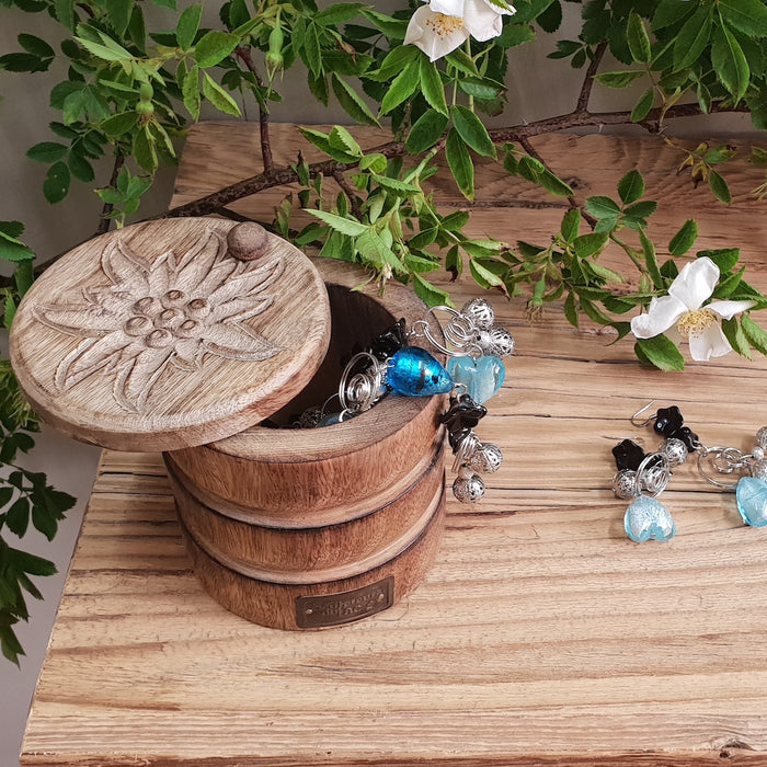 Boîte à coton sculptée