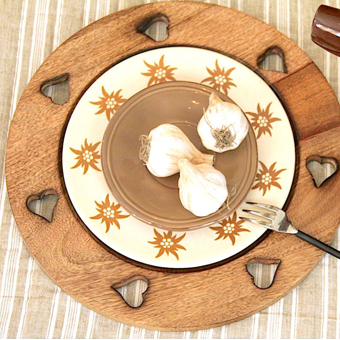 Sous-assiette ronde sculptée