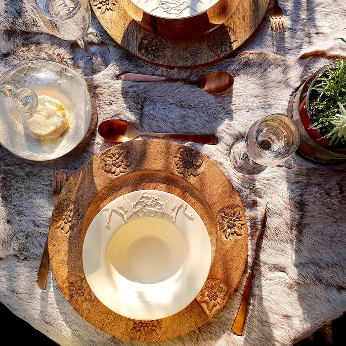 Sous-assiette ronde sculptée