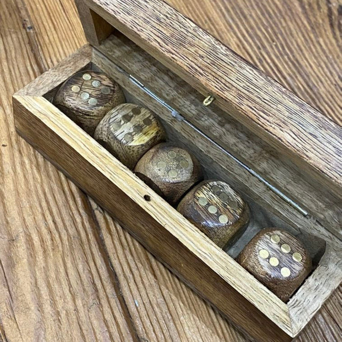 Jeu de dés en bois